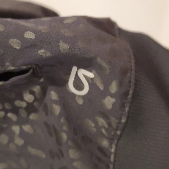 GAP embossed athletic jacket. - Picture 4 of 5